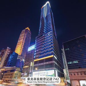 Roaders Plus Hotel - Taipei Station